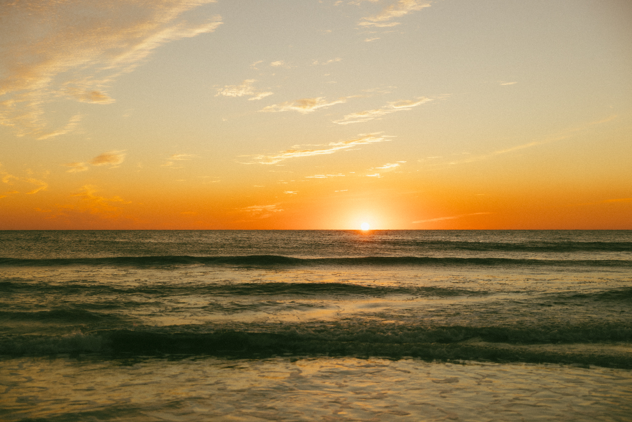 Golden ocean sunset photo on Oasis Beach, Florida